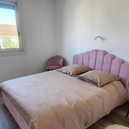 Hotel Spacious House With Garden