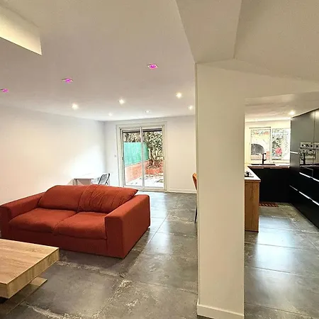 Spacious House With Garden Hotel
