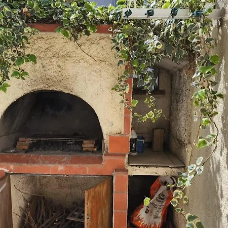 מלון Spacious House With Garden 3*